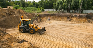 Разработка котлована Кандалакша стоимость за от 576 руб. м3 - заказать работы по копке и рытью котлованов | траншей